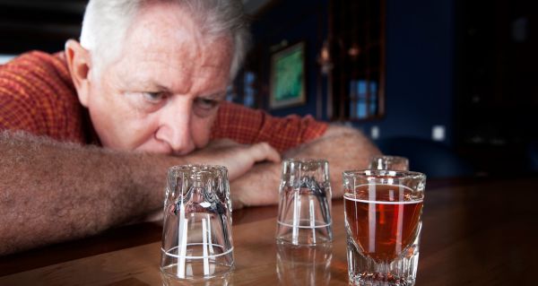 „Dělá to skoro každý!“ Bývalý alkoholik varuje před nenápadným zvykem