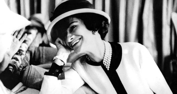 Sarkastické citáty Coco Chanel, které jsou stále relevantní