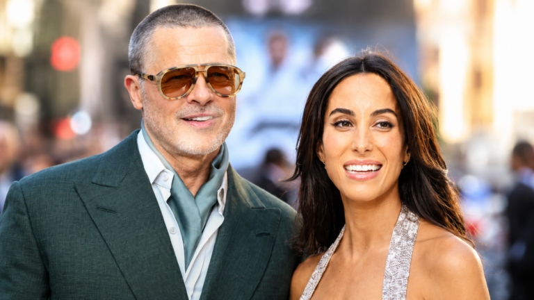 Brad Pitt a Inés de Ramon okouzlili fanoušky. Jejich polibek obletěl internet