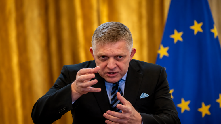 Doživotní renta pro Fica zůstává. Referendum padlo kvůli nezájmu voličů