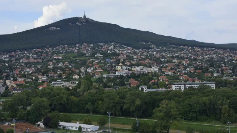 Nitra vyhlásila mimořádnou situaci. Po ničivém požáru přišly desítky lidí během chvíle úplně o všechno