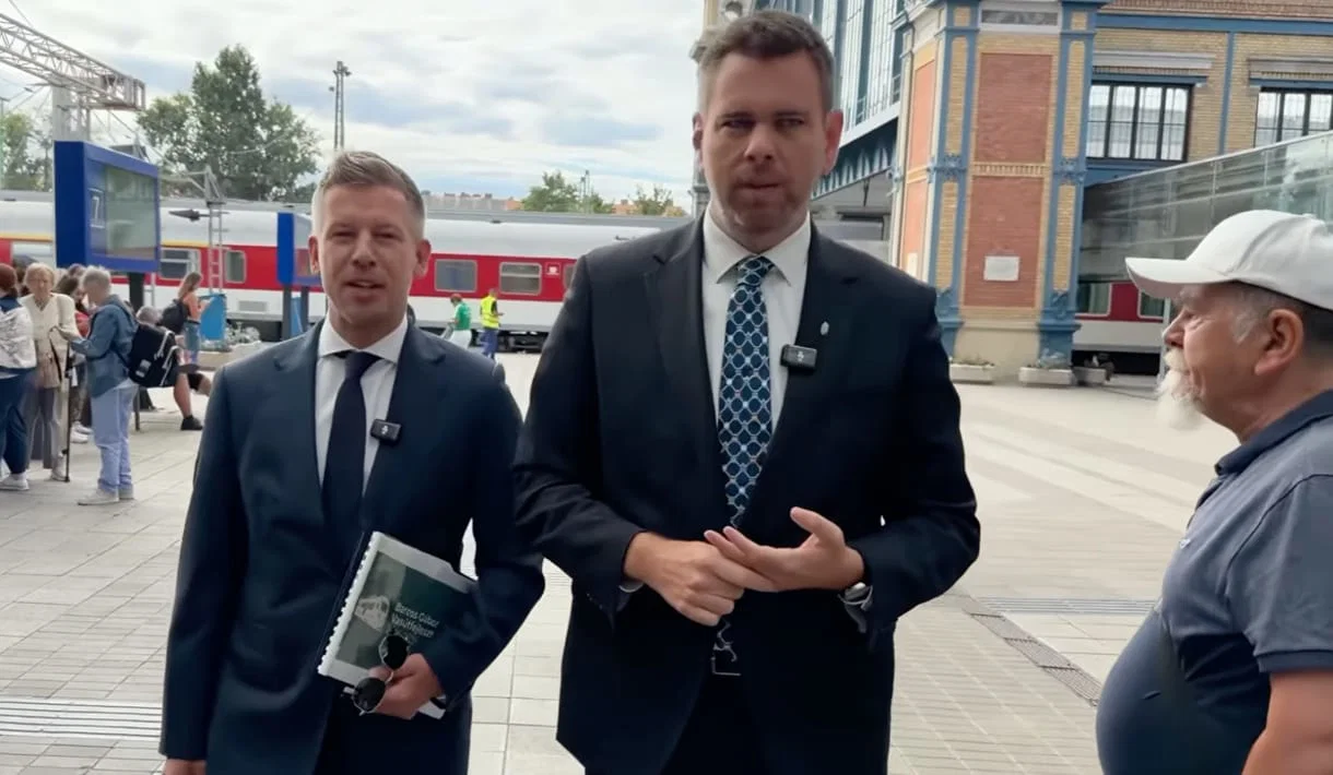 VIDEO: Maďarského premiéra Pétera Magyara poplival muž na nádraží. Po incidentu odmítl podat trestní oznámení