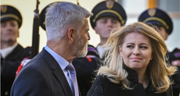 „Rezignujte,“ vyzývá levičák Moss prezidenta Petra Pavla